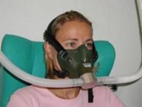 Maske zur Sauerstoff-Atmung während der HBO-Behandlung